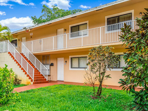 Fairway Gardens in Margate, FL - Building Photo - Primary Photo