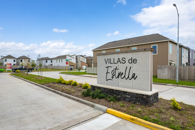 Villas de Estrella in Houston, TX - Foto de edificio - Building Photo