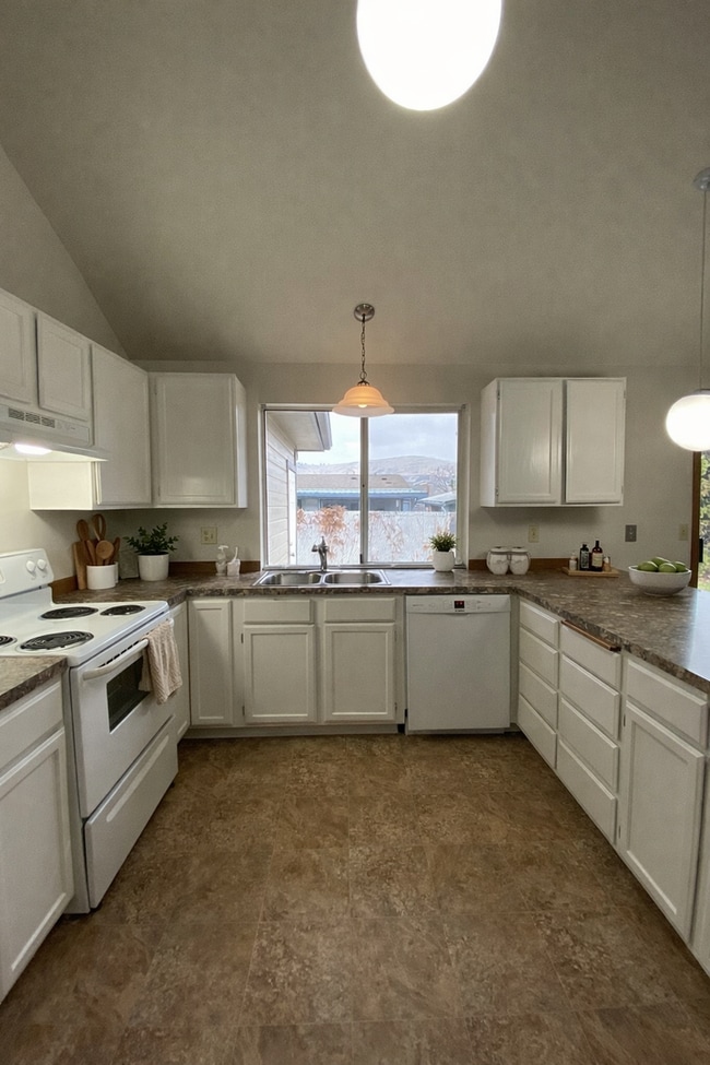 3503 Cascade Loop in Yakima, WA - Building Photo - Building Photo