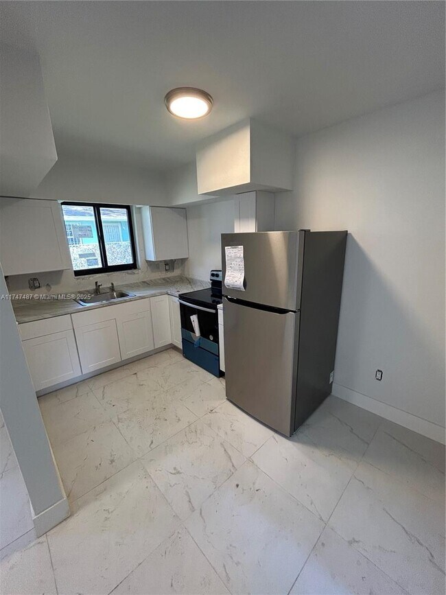 60 NW 77th St in Miami, FL - Building Photo - Building Photo