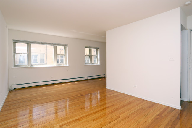 6830 N Sheridan Rd in Chicago, IL - Building Photo - Interior Photo