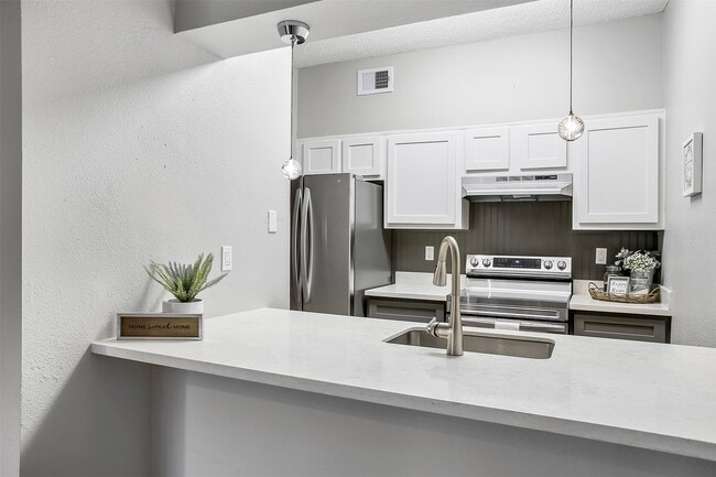 property at 7065 N Holiday Dr