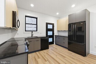 2713 W Montgomery Ave in Philadelphia, PA - Building Photo - Building Photo