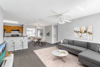 Malabar Cove Apartments in Palm Bay, FL - Foto de edificio - Building Photo