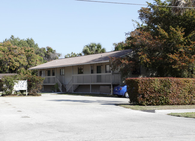 2445 Thomasson Dr in Naples, FL - Foto de edificio - Building Photo