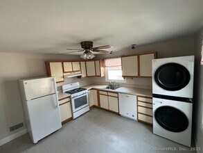 451 Meadow St in Fairfield, CT - Building Photo - Building Photo