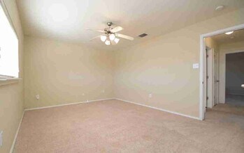 10000 Hunt Ln in San Antonio, TX - Building Photo - Building Photo