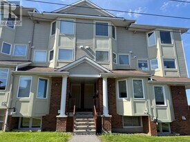 1400 Wildberry Ct in Ottawa, ON - Building Photo