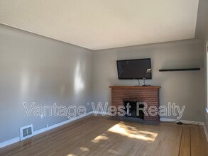 804 Leon Ave in Kelowna, BC - Building Photo - Building Photo