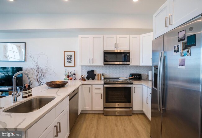 property at 1324 Frankford Ave