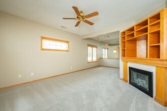 1172 S 52nd St, Unit 1172 #308 in West Des Moines, IA - Building Photo - Building Photo