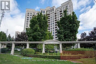 9225 Jane St in Vaughan, ON - Building Photo - Building Photo