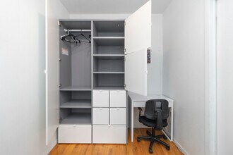 215 B East 95th Street-SI ID1032054P, Unit SI ID1032054P in New York, NY - Foto de edificio - Building Photo