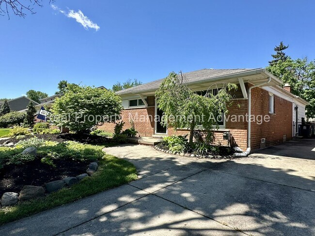 1304 S Wilson Ave in Royal Oak, MI - Foto de edificio - Building Photo
