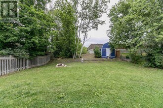 18 Chippawa Ct in Barrie, ON - Building Photo - Building Photo