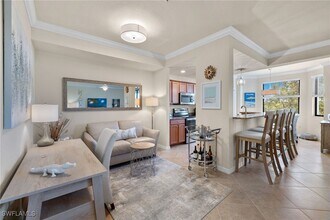 9826 Giaveno Cir in Naples, FL - Foto de edificio - Building Photo