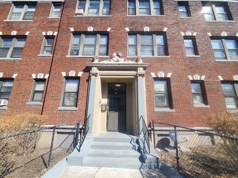 14 Abbotsford St-Unit -9 in Boston, MA - Building Photo