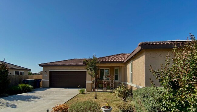 3272 Manchester St in Tulare, CA - Building Photo - Building Photo