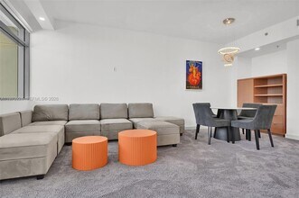 1395 Brickell Ave, Unit 3311 in Miami, FL - Building Photo - Building Photo