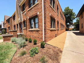 831 & 835 East Drive in Oklahoma City, OK - Building Photo - Building Photo