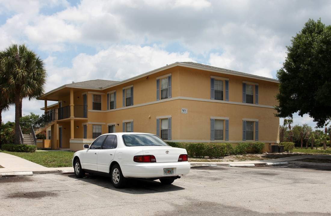 Auburn Trace Apartments in Delray Beach, FL - Building Photo