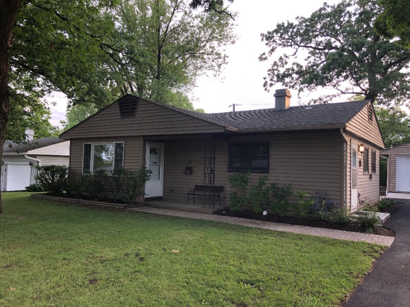 36 Sparrow Rd in Carpentersville, IL - Foto de edificio