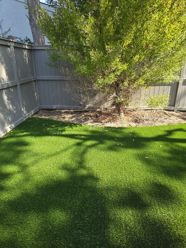 7197 Riptide Cir in Huntington Beach, CA - Building Photo - Building Photo