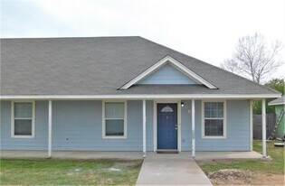 124 Private Road 3230 in Bridgeport, TX - Building Photo