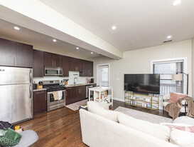 1504 W Roscoe St, Unit 2W in Chicago, IL - Building Photo