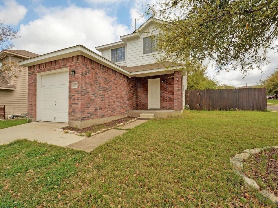 1909 Windy Park Dr in Round Rock, TX - Building Photo