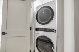 566 E 3rd St, Unit 1 in Boston, MA - Building Photo - Building Photo