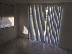 1451 SW 46th Ave in Plantation, FL - Foto de edificio - Building Photo