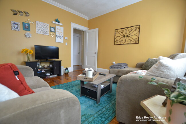 148 Langdon Ave, Unit 1 in Watertown, MA - Foto de edificio - Building Photo