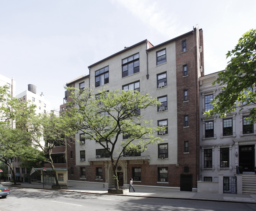 247-253 W 71st St in New York, NY - Building Photo