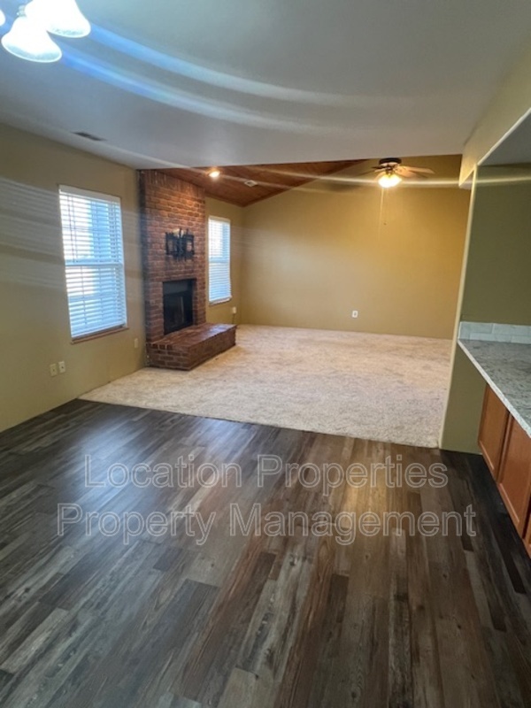 2504 Crestline Ct in Lawrence, KS - Building Photo - Building Photo