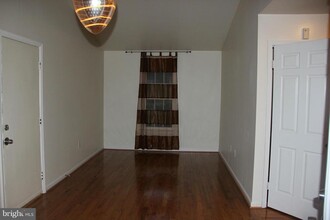 10173 Yorktown Way in Great Falls, VA - Building Photo - Building Photo