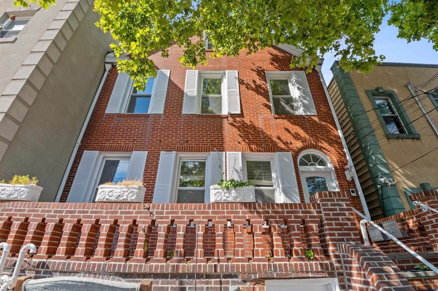 204 Beacon Ave in Jersey City, NJ - Building Photo