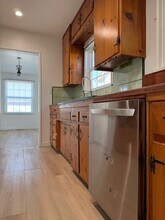 22051 Vanowen St in Canoga Park, CA - Foto de edificio - Building Photo