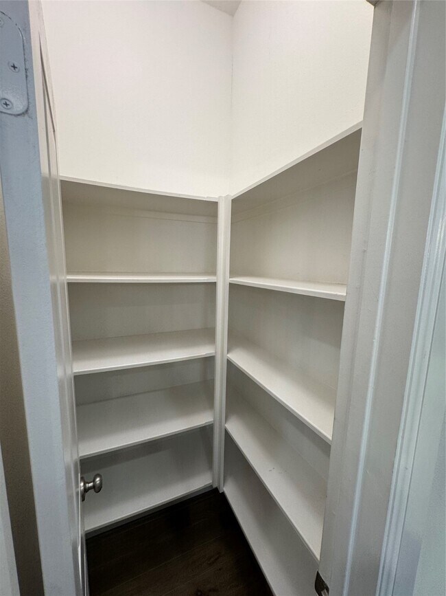 property at 6755 Highclere Manor Ln