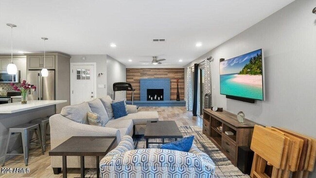 1614 N Sunset Dr in Tempe, AZ - Building Photo - Building Photo