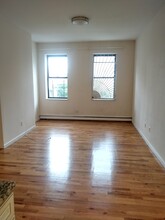 219 E 2nd St in New York, NY - Foto de edificio - Building Photo