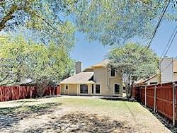 716 Bishop St in Cedar Hill, TX - Building Photo - Building Photo