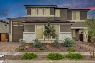 17635 W Red Fox Rd in Surprise, AZ - Building Photo