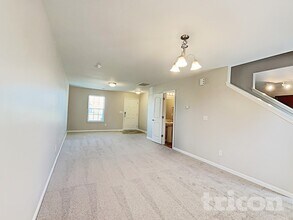 5819 Natick Dr in Charlotte, NC - Foto de edificio - Building Photo