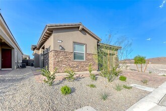 102 Ibiza Lk Dr in Henderson, NV - Building Photo - Building Photo
