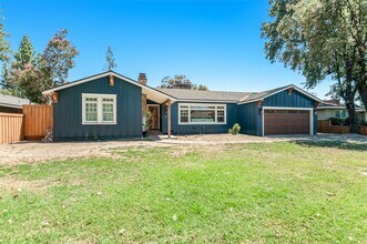 1531 W Laurel Ave in Visalia, CA - Building Photo - Building Photo