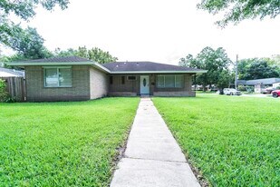 1510 Greenbriar Ave in Pasadena, TX - Building Photo