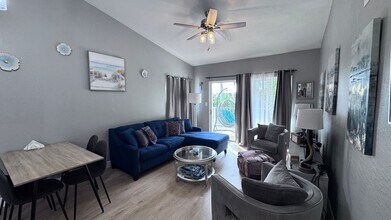 1841 Island Club Dr in Indialantic, FL - Foto de edificio - Building Photo