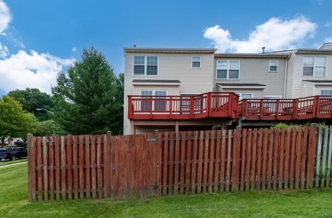 6942 Malachite Pl in Capitol Heights, MD - Foto de edificio - Building Photo