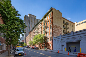 509 E 73rd St in New York, NY - Foto de edificio - Building Photo